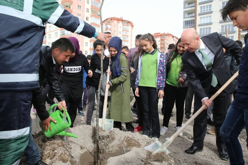 BAŞKAN ÇOLAKBAYRAKDAR, “HEDEFİMİZ; 2018 YILINDA 120 BİN AĞAÇ DİKMEKTİR”