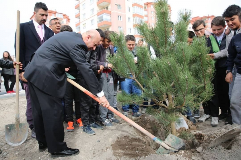 BAŞKAN ÇOLAKBAYRAKDAR, “HEDEFİMİZ; 2018 YILINDA 120 BİN AĞAÇ DİKMEKTİR”