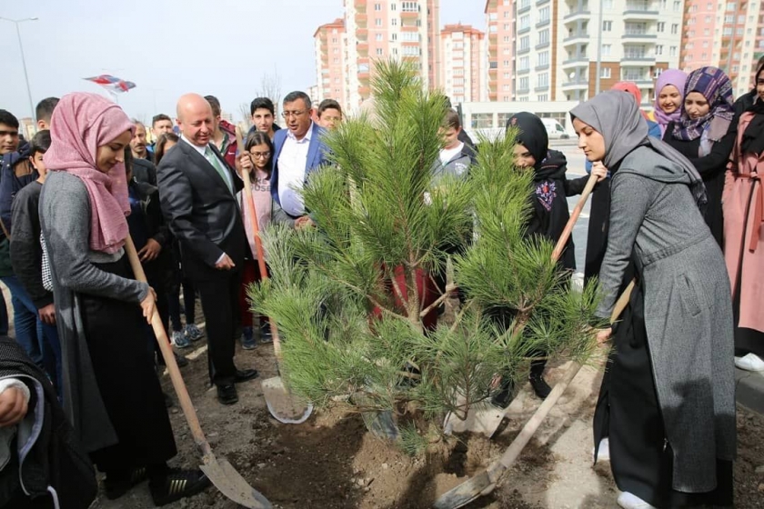BAŞKAN ÇOLAKBAYRAKDAR, “HEDEFİMİZ; 2018 YILINDA 120 BİN AĞAÇ DİKMEKTİR”