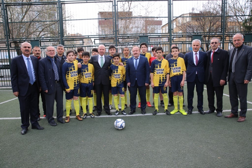 KOCASİNAN’DA ORTAOKULLAR ARASI FUTBOL TURNUVASI HEYECANI BAŞLADI