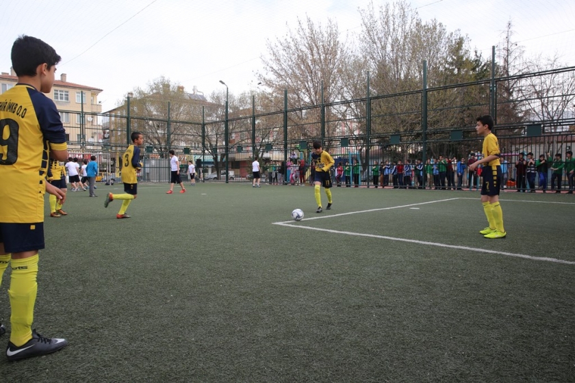 KOCASİNAN’DA ORTAOKULLAR ARASI FUTBOL TURNUVASI HEYECANI BAŞLADI