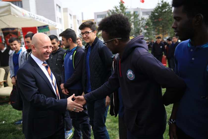 FARKLI ÜLKELERDEN KAYSERİ’YE GELEN ÖĞRENCİLER, BAHARIN GELİŞİNE ‘MERHABA’ DEDİ