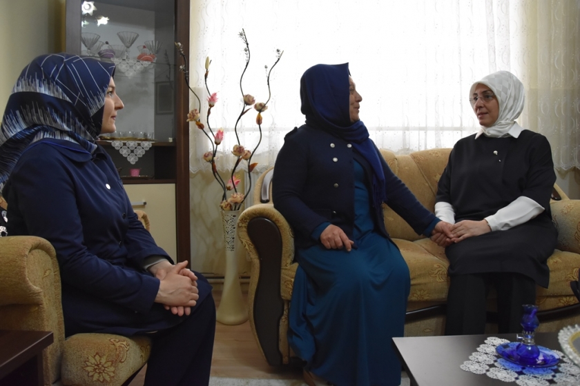 NEŞE ÖZHASEKİ, KOCASİNAN’IN YENİ OKURYAZARLARINI ZİYARET ETTİ