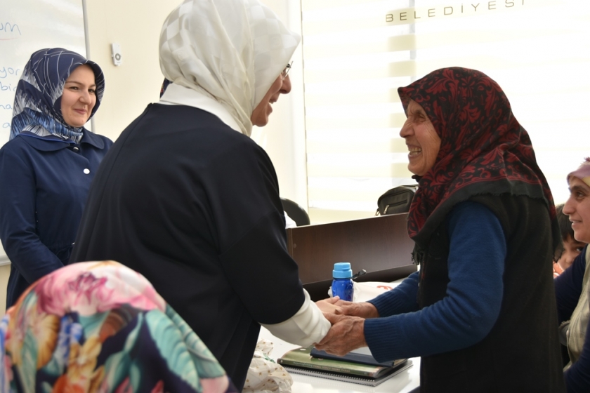 NEŞE ÖZHASEKİ, KOCASİNAN’IN YENİ OKURYAZARLARINI ZİYARET ETTİ