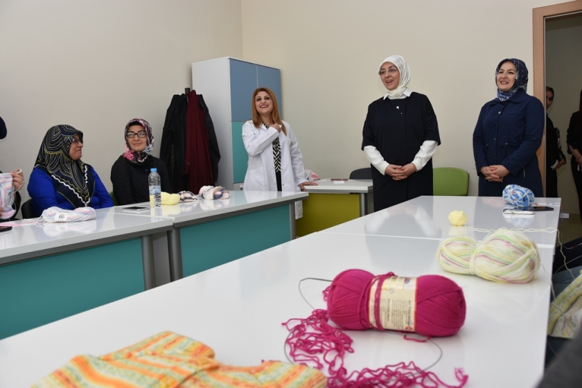 NEŞE ÖZHASEKİ, KOCASİNAN’IN YENİ OKURYAZARLARINI ZİYARET ETTİ