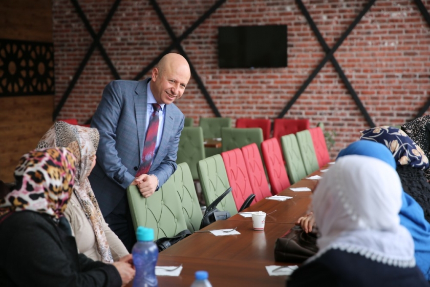 ÇOLAKBAYRAKDAR ÇİFTİ, KOCASİNAN’ İN ÇINAR’LARINI KAFE SİNAN’DA AĞIRLADI