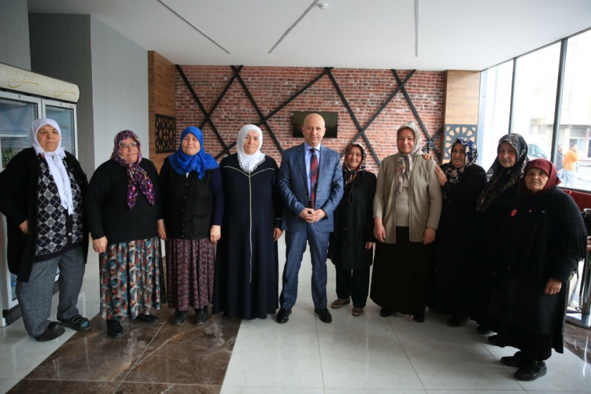 ÇOLAKBAYRAKDAR ÇİFTİ, KOCASİNAN’ İN ÇINAR’LARINI KAFE SİNAN’DA AĞIRLADI