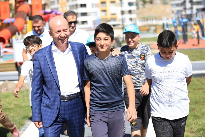 YENİ PARKLAR KOCASİNAN’I DAHA DA GÜZELLEŞTİRİYOR