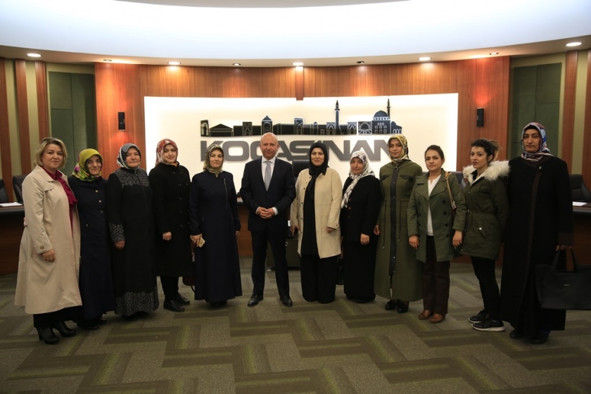 BAŞKAN ÇOLAKBAYRAKDAR, AK PARTİ KOCASİNAN KADIN KOLLARINI AĞIRLADI