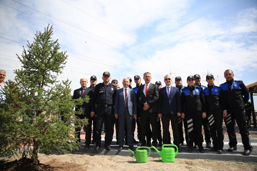 BAŞKAN ÇOLAKBAYRAKDAR, POLİS HAFTASINI FİDANLARLA TAÇLANDIRDI