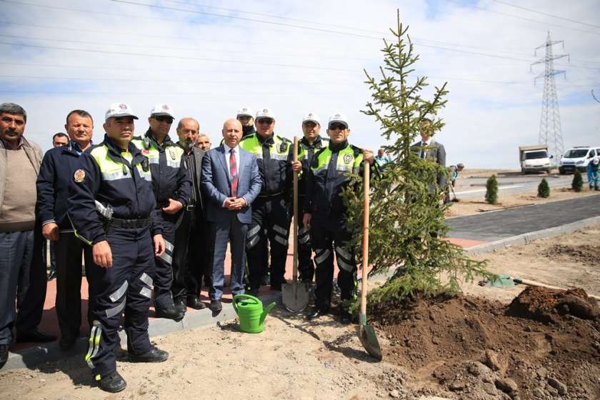 BAŞKAN ÇOLAKBAYRAKDAR, POLİS HAFTASINI FİDANLARLA TAÇLANDIRDI