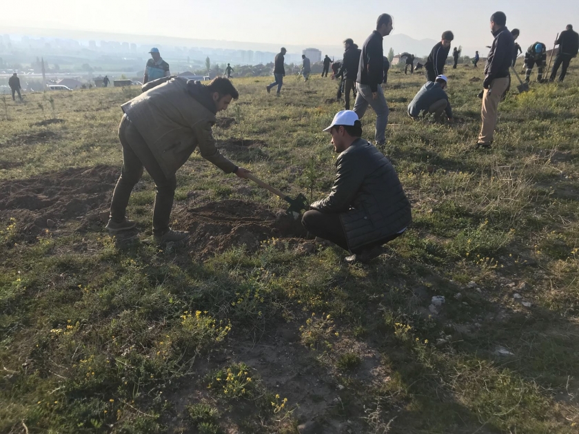 KOCASİNAN’IN FİDANLARINI BU KEZ DOKTOR ADAYLARI TOPRAKLA BULUŞTURDU