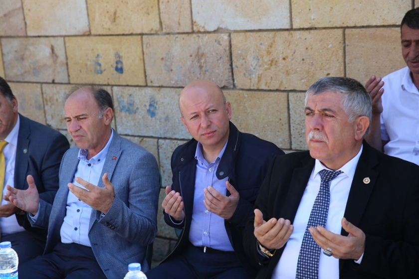 BAŞKAN ÇOLAKBAYRAKDAR, TRAKTÖR ÜSTÜNDE TARLA SÜRDÜ