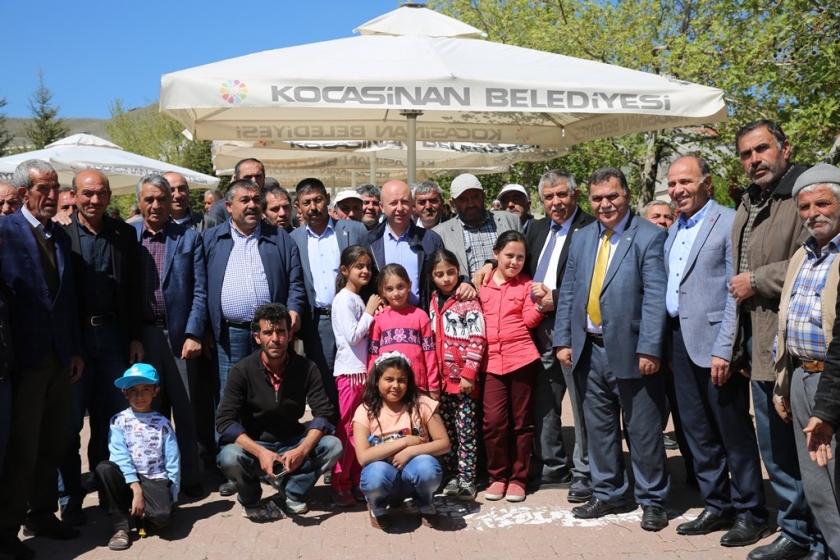 BAŞKAN ÇOLAKBAYRAKDAR, TRAKTÖR ÜSTÜNDE TARLA SÜRDÜ