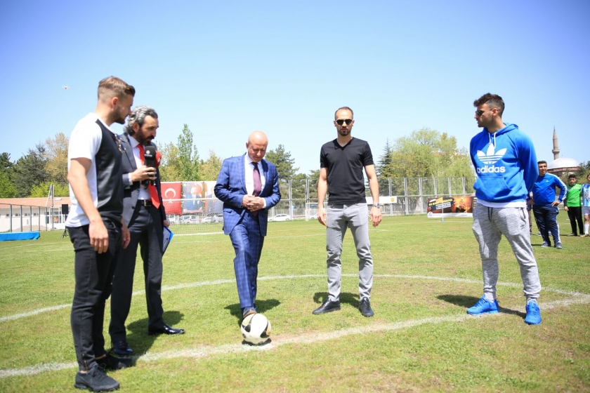 KOCASİNAN’DA ORTAOKULLAR ARASI FUTBOL TURNUVASI’NDA FİNAL HEYECANI