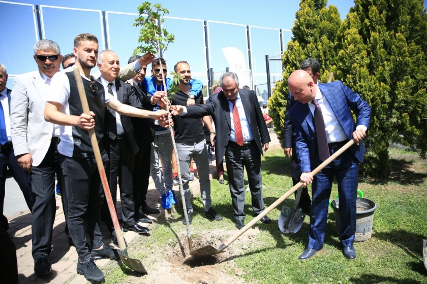 KOCASİNAN’DA ORTAOKULLAR ARASI FUTBOL TURNUVASI’NDA FİNAL HEYECANI