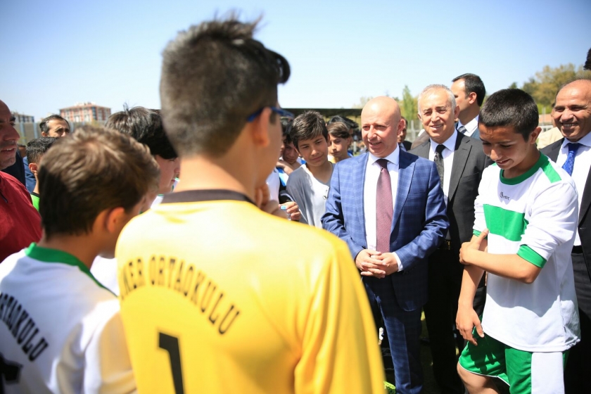 KOCASİNAN’DA ORTAOKULLAR ARASI FUTBOL TURNUVASI’NDA FİNAL HEYECANI