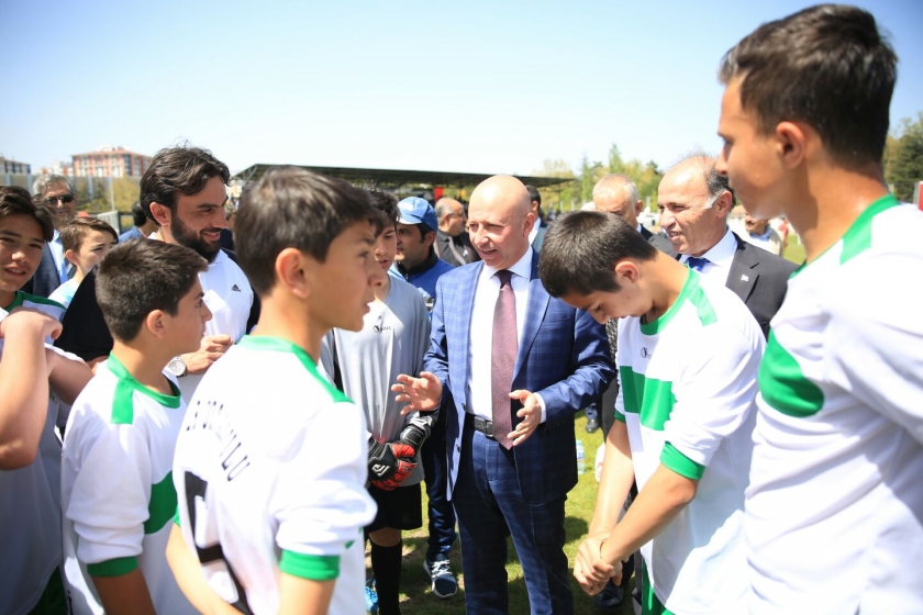 KOCASİNAN’DA ORTAOKULLAR ARASI FUTBOL TURNUVASI’NDA FİNAL HEYECANI