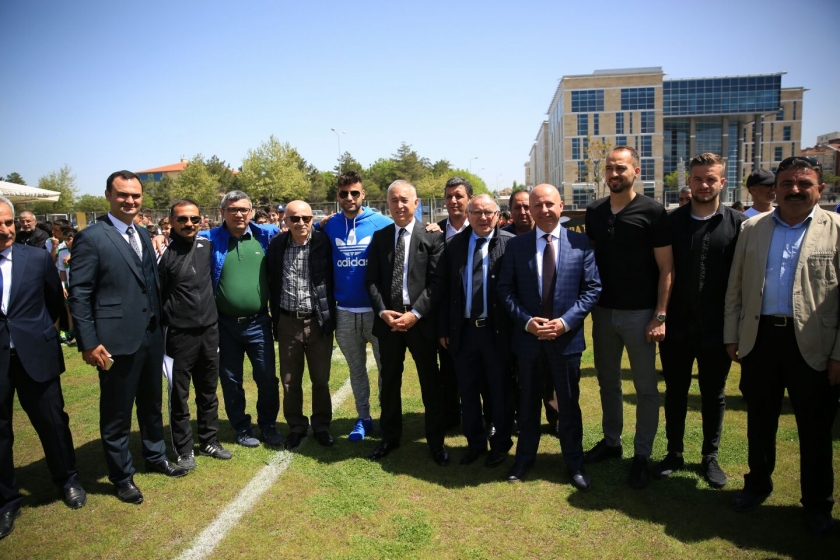 KOCASİNAN’DA ORTAOKULLAR ARASI FUTBOL TURNUVASI’NDA FİNAL HEYECANI
