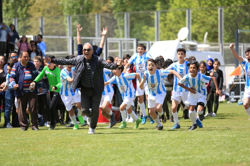 KOCASİNAN’DA ORTAOKULLAR ARASI FUTBOL TURNUVASI’NDA FİNAL HEYECANI
