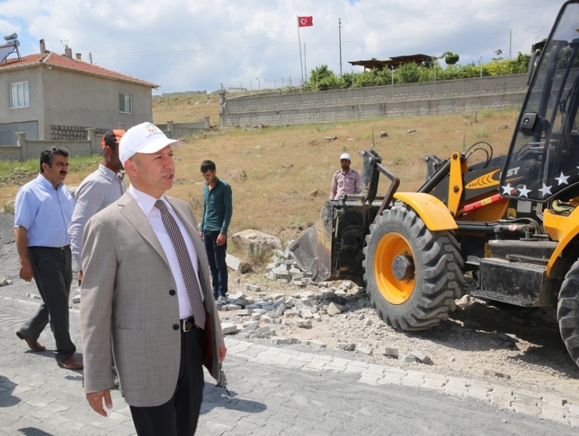 KOCASİNAN’IN KIRSAL MAHALLELERİNDE YOL ÇALIŞMALARI SÜRÜYOR