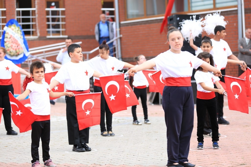 BAŞKAN ÇOLAKBAYRAKDAR, ÖZEL ÇOCUKLARLA BİR ARAYA GELDİ