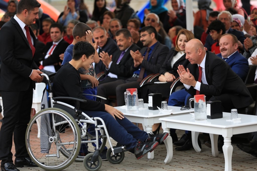 BAŞKAN ÇOLAKBAYRAKDAR, ÖZEL ÇOCUKLARLA BİR ARAYA GELDİ