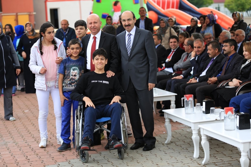 BAŞKAN ÇOLAKBAYRAKDAR, ÖZEL ÇOCUKLARLA BİR ARAYA GELDİ