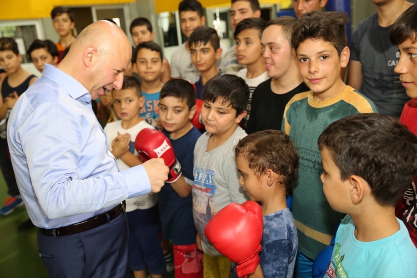 KOCASİNAN’IN TESİSLERİ, 7’DEN 70’E HERKESE SPOR HİZMETİ VERİYOR