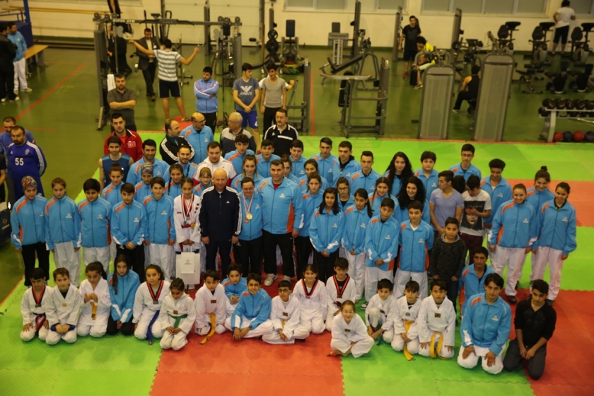 KOCASİNAN’IN TESİSLERİ, 7’DEN 70’E HERKESE SPOR HİZMETİ VERİYOR