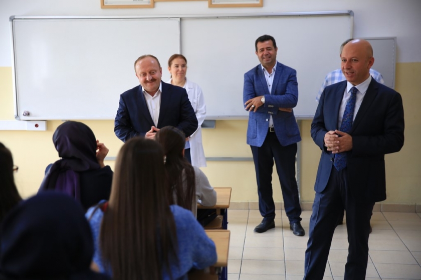 BAŞKAN ÇOLAKBAYRAKDAR, “MİLLİ VE MANEVİ DEĞERLERE SAHİP NESİLLER YETİŞTİRİYORUZ”