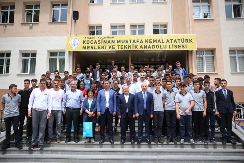 BAŞKAN ÇOLAKBAYRAKDAR, “MİLLİ VE MANEVİ DEĞERLERE SAHİP NESİLLER YETİŞTİRİYORUZ”