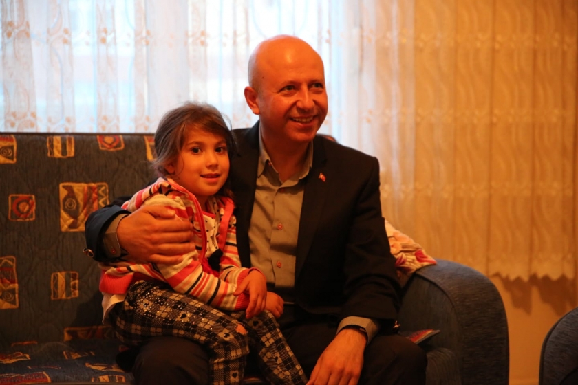 ÇOLAKBAYRAKDAR ÇİFTİ GÖNÜL SOFRASINDA
