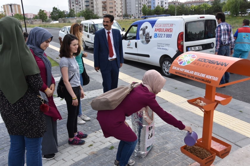 KOCASİNAN BELEDİYESİ’NİN ÇALIŞMALARINA ÜNİVERSİTE ÖĞRENCİLERİNDEN DESTEK