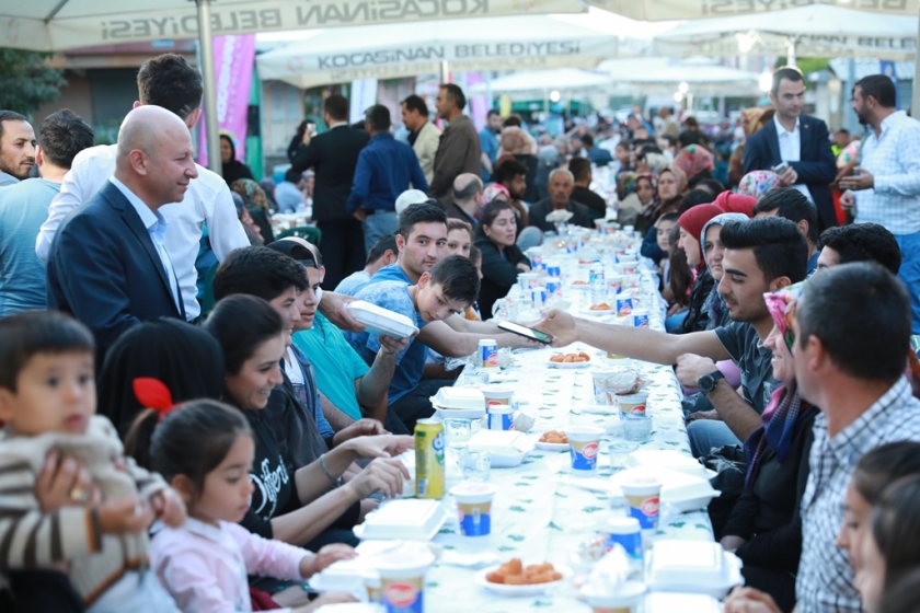 KOCASİNAN’IN İFTARINA 3 BİN KİŞİ KATILDI