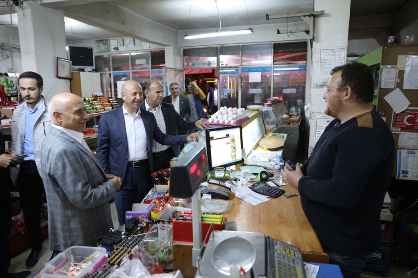 BAŞKAN ÇOLAKBAYRAKDAR BİR GECEDE İKİ MAHALLE ZİYARET ETTİ
