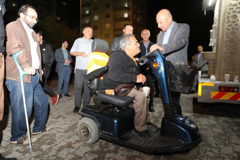 BAŞKAN ÇOLAKBAYRAKDAR VATANDAŞLARLA BİR ARADA