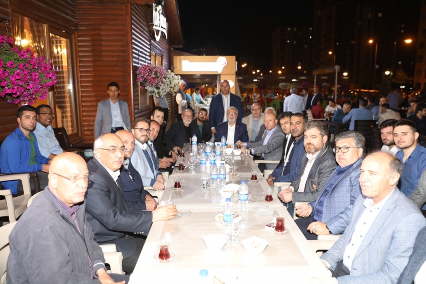 BAŞKAN ÇOLAKBAYRAKDAR VATANDAŞLARLA BİR ARADA