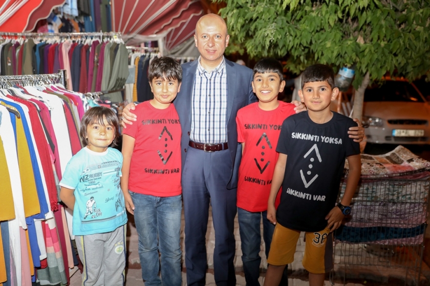 BAŞKAN ÇOLAKBAYRAKDAR BİR GECEDE İKİ MAHALLE ZİYARET ETTİ
