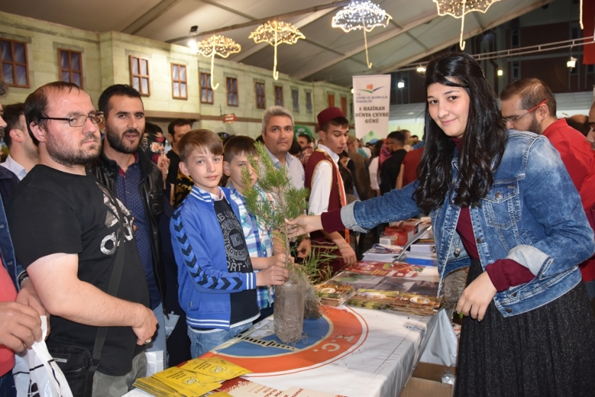 DÜNYA ÇEVRE GÜNÜ’NDE KOCASİNAN BELEDİYESİ’NDEN VATANDAŞLARA ANLAMLI HEDİYE