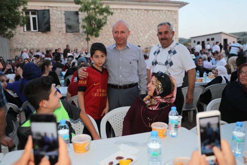 BAŞKAN ÇOLAKBAYRAKDAR, HAFTANIN 7 GÜNÜ VATANDAŞLARLA BİRLİKTE