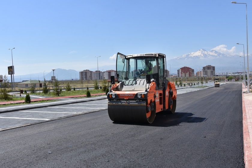 YENİLENEN KOCASİNAN İÇİN 24 SAAT ASFALT ÇALIŞMASI