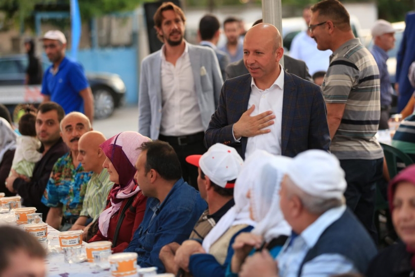 BAŞKAN ÇOLAKBAYRAKDAR, DUR DURAK BİLMİYOR
