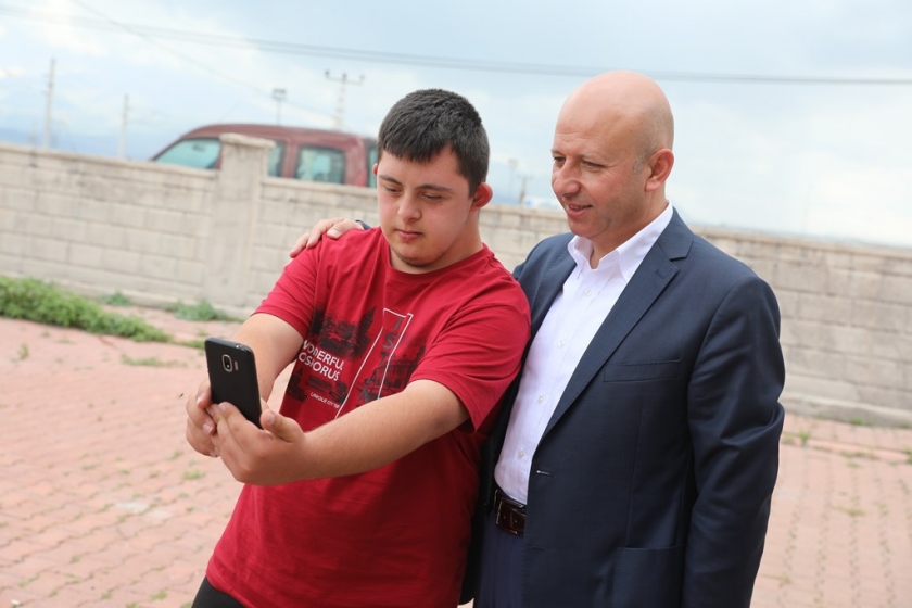 BAŞKAN ÇOLAKBAYRAKDAR BAYRAMI VATANDAŞLARLA GEÇİRDİ