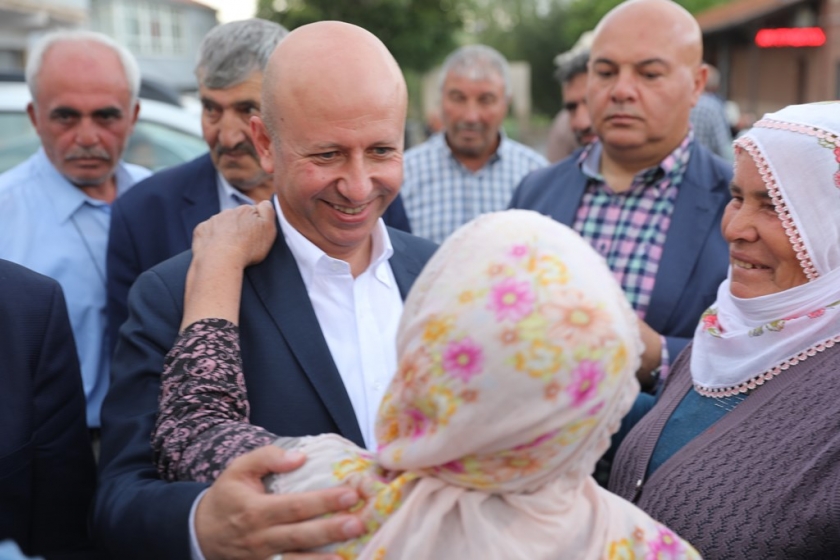 BAŞKAN ÇOLAKBAYRAKDAR BAYRAMI VATANDAŞLARLA GEÇİRDİ