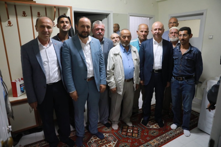 BAŞKAN ÇOLAKBAYRAKDAR, HER GÜN FARKLI MAHALLEDE ESNAF VE VATANDAŞLARLA BULUŞUYOR