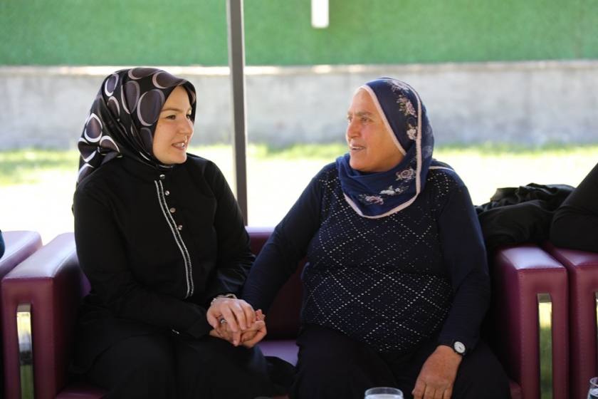 FATMA ÇOLAKBAYRAKDAR, YEMLİHALI KADINLARIN GÖNLÜNÜ FETHETTİ