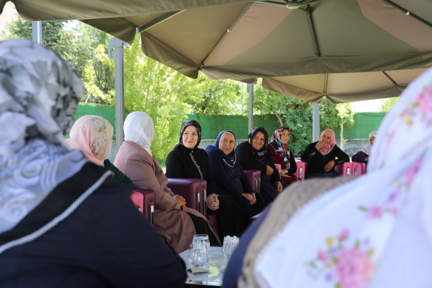 FATMA ÇOLAKBAYRAKDAR, YEMLİHALI KADINLARIN GÖNLÜNÜ FETHETTİ