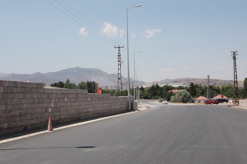 KOCASİNAN BELEDİYESİ’NİN ASFALT ATAĞI HIZ KESMEDEN DEVAM EDİYOR