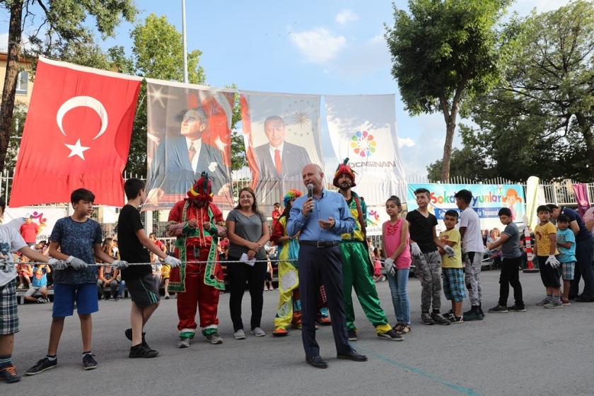 KOCASİNAN’LI ÇOCUKLAR, SOKAK OYUNLARI İLE GÖNÜLLERİNCE EĞLENİYOR